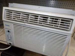 lot 36 image: 12,000 BTU Air Conditioner