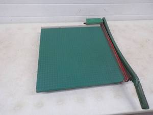 lot 38 image: 18 Paper Cutter
