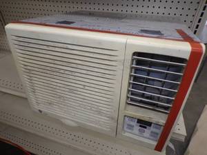 lot 39 image: 8,000 BTU Air Conditioner
