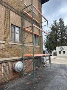 10 feet of Teardrop Pallet Racking, Two Uprights, Six Beams