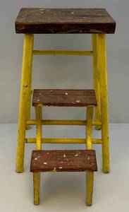 lot 5 image: Vintage Flip Down Wooden Step Stool