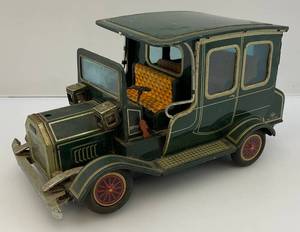 lot 52 image: Vintage Horikawa S.H. Japan Old Fashioned Car Battery Operated. Tin Plate (Non Working Battery Terminals Need Cleaning)