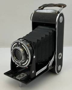 lot 53 image: Vintage Frauka Rolfix Camera