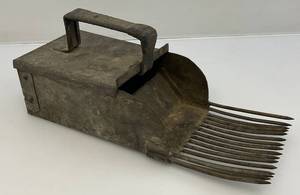 lot 56 image: Vintage Metal Grain Scoop