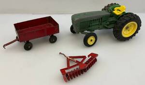 lot 65 image: Vintage Ertl Diecast John Deere Tractor & More