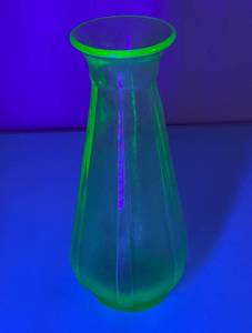 lot 70 image: Vintage 9 Uranium Glass Vase