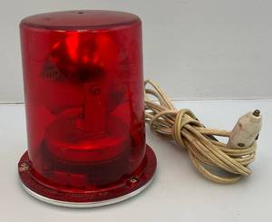 lot 86 image: Vintage 12 Volt Automobile Roof Top Red Spinnig Light