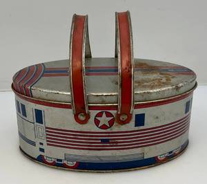 lot 91 image: Antique 1930s Tin Litho Zephyr Railroad Train Art Deco Lunch Box (Names Scratched On Bottom) Very Cool