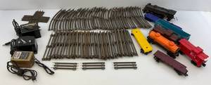 lot 95 image: Vintage Lionel Train Items