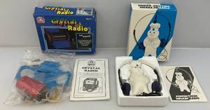 lot 114 image: Two Vintage  Novelty Radios Including Pillsbury Doughboy & Radio a Calene (NIB)