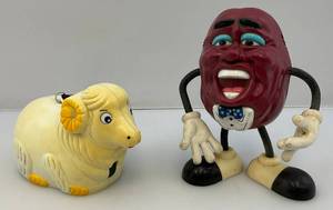 lot 116 image: Vintage Novelty Radios Including California Raisin & More (WORK)