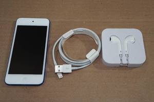lot 24 image: Apple iPod Touch 7th Generation 32GB