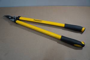lot 30 image: Yard Works 29 Pruner