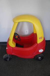 lot 35 image: Little Tikes Cozy Coupe