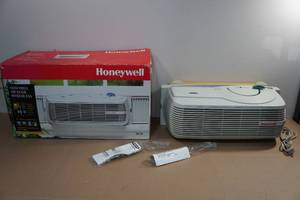 lot 40 image: Honeywell Air Filter Window Fan