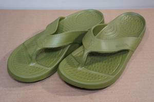 lot 115 image: Nuusole Unisex Sandals -Mens 7, Womens 8, Green