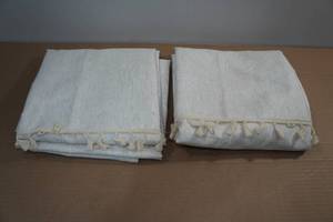 lot 119 image: Set of 2 Lush Dcor 40x84 Curtains