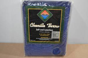 lot 132 image: Northcrest Chenille Throw Blanket 50x70
