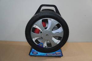 lot 137 image: Hot Wheels Spinner Car Case Holds 72 Cars