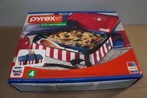 lot 142 image: Pyrex Portables 4-Piece 9x13 Carrier Set
