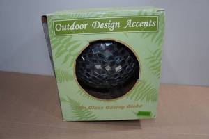 lot 165 image: Outdoor 10 Glass Gazing Globe