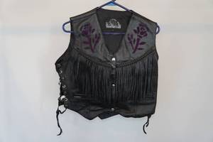 lot 184 image: Womens Leather Fringe Vest -Large