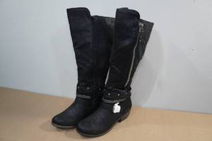 lot 202 image: Womens Tall Boots -Size 6.5