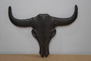 lot 218 image: Cast Iron Long Horn