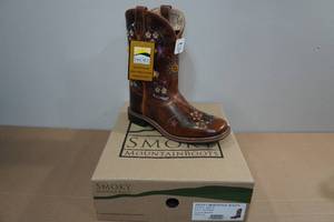lot 233 image: Smoky Mountain Boots  Youth Size 5.5