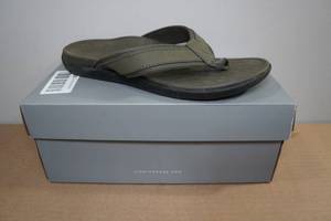lot 256 image: Vionic 44Wave Sandals - Size 8