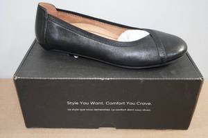 lot 258 image: Vionic Caroll Black Flats - Size 8.5