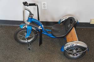 lot 266 image: Schwinn Retro Look Tricycle