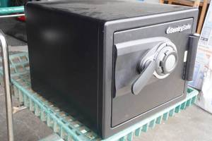 lot 1G image: SentrySafe Fire Resistant Combination Lock Safe