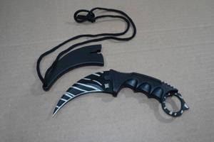 lot 274 image: Day Zero Survival Karambit Blade Neck Knife