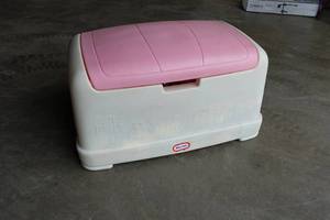 lot 339 image: Little Tikes Large Plastic Toy Chest with Toys