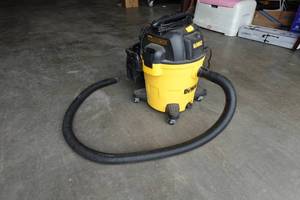 lot 1J image: DeWalt 12 Gallon WetDry Vac