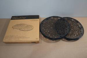 lot 297 image: Pampered Chef Microwave Chip Maker