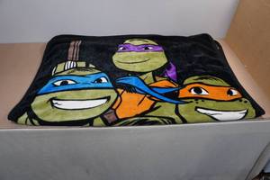 lot 298 image: Teenage Mutant Ninja Turtles Throw Blanket
