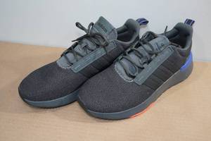 lot 301 image: Mens Nike Athletic Shoes -Size 11