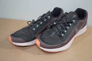 lot 302 image: Nike Zoom Womens Running Shoes -Size 7
