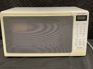 lot 35 image: M3 - Sharp Carousel Microwave Oven