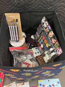 lot 184 image: L3 - Assorted Arts and Crafts Supply Lot with Storage Bin