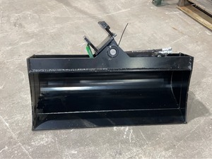 lot 195 image: Tilting Excavator Bucket 32 Inch