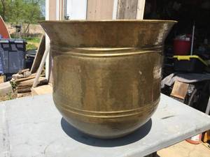lot 137 image: Hammered Brass PotBasePlanterSpittoon