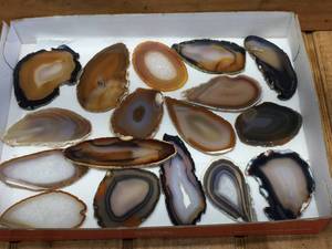 lot 143 image: Group Agate - Geode Slices