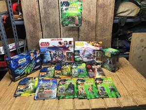 lot 144 image: Group STAR WARS Toys - Figures