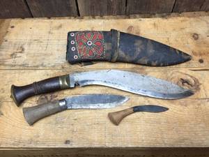 lot 40 image: Vintage Ghurkha - Kukri Knife - Sheath Set