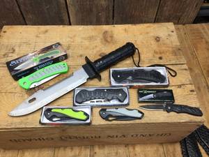 lot 42 image: Survival - Tactical Knives