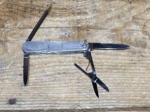 lot 44 image: Vintage George Wostenholm 1XL Pocket Knife - Sterling