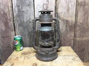lot 54 image: Vintage Deitz No. 2 D-Lite Barn Lantern